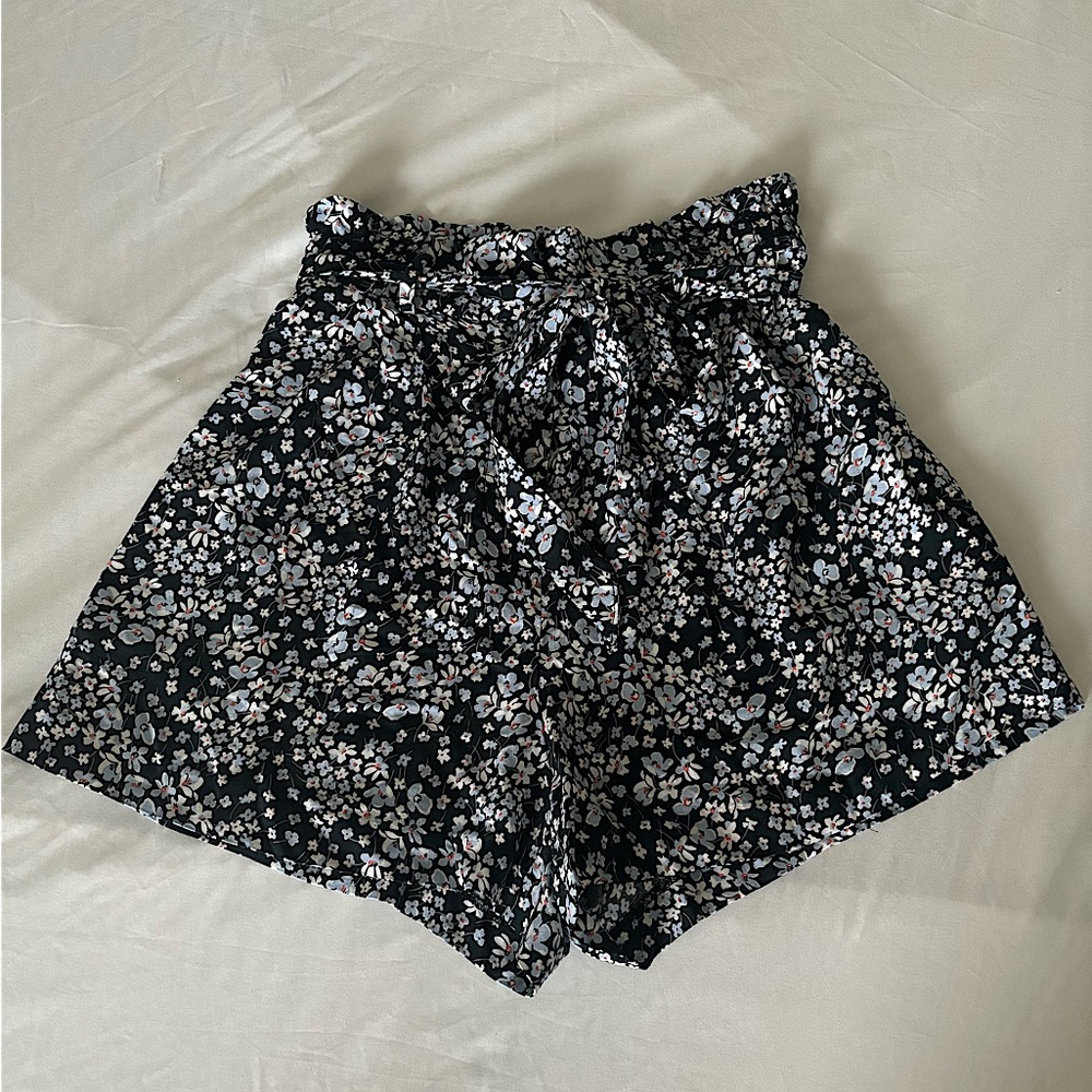 H&M floral shorts with ribbon fabric belt